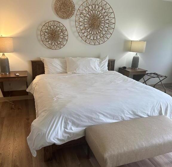 Люкс, Lakeview Hills Golf & Resort