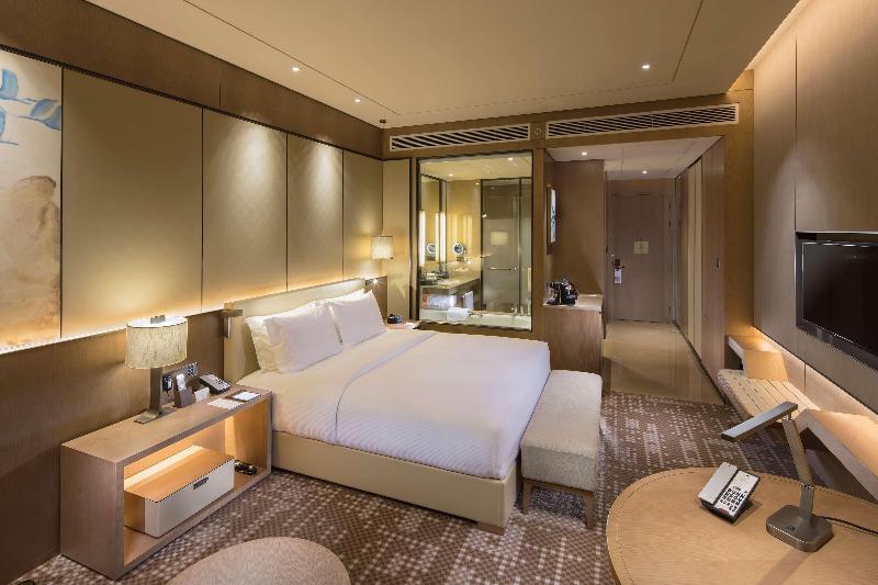 带大床的行政房间, Doubletree By Hilton Hotel Xiamen   Haicang