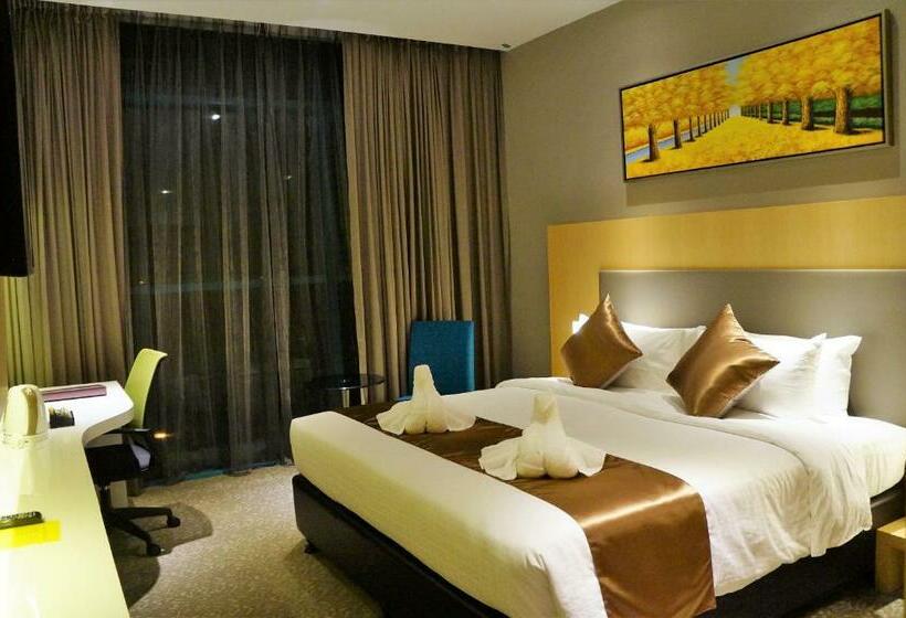 חדר דחוקס עם מיטת קינג, Greens Hotel & Suites