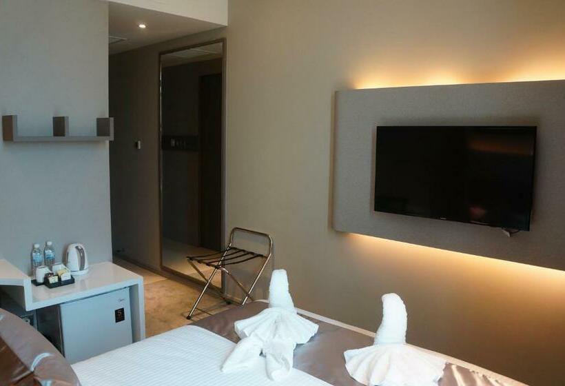 스탠다드 룸, Greens Hotel & Suites