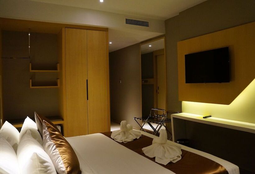 디럭스 룸, Greens Hotel & Suites