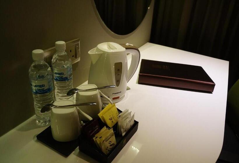 디럭스 룸, Greens Hotel & Suites