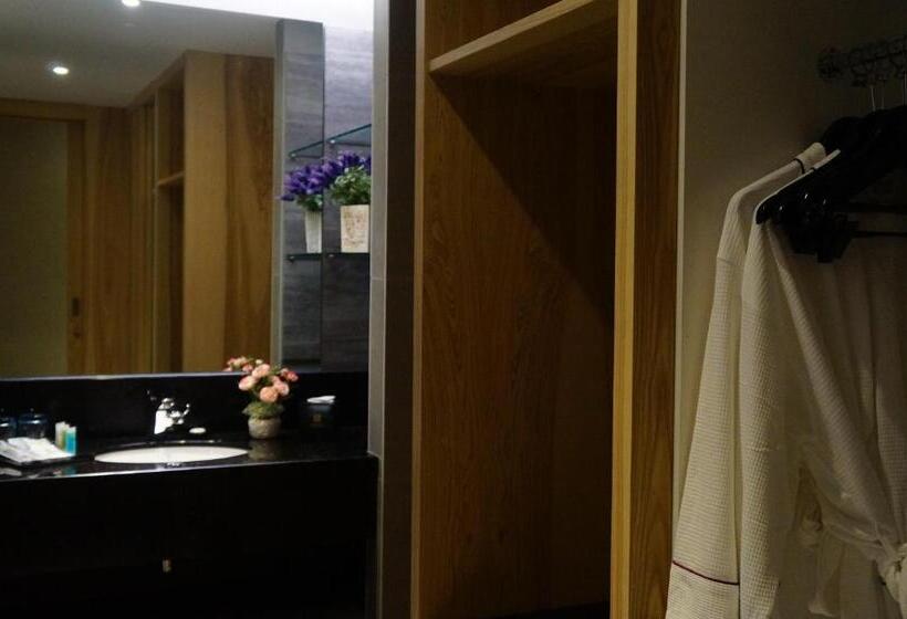 이그제큐티브 룸, Greens Hotel & Suites
