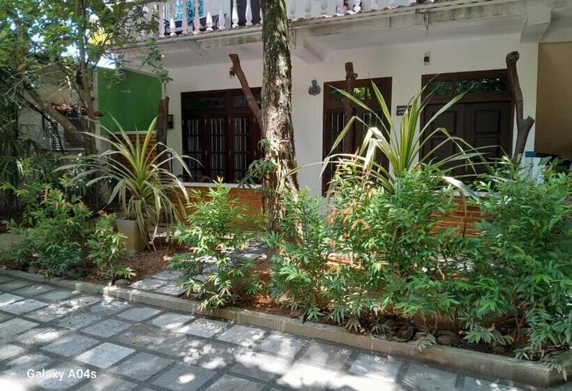 Апартаменты 1 Спальня Вид на Сад, Sea Breeze Guest House