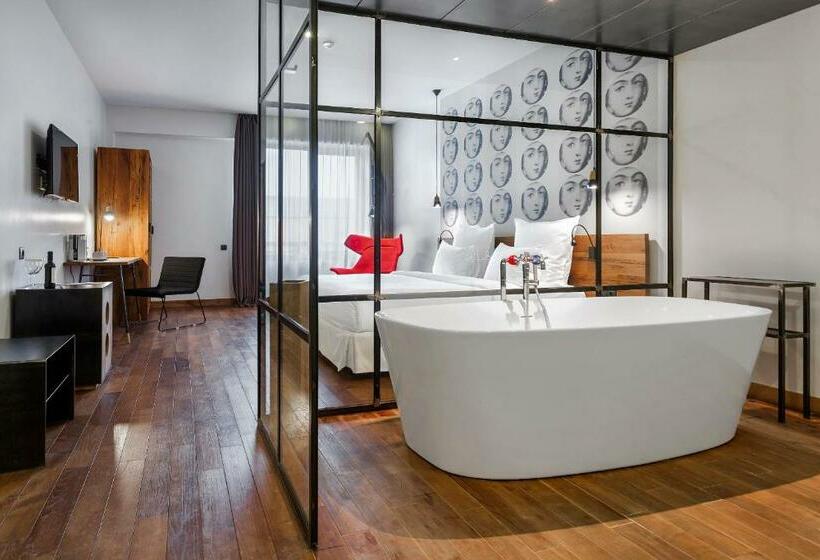 اتاق سوپریور, Shota@rustaveli Boutique