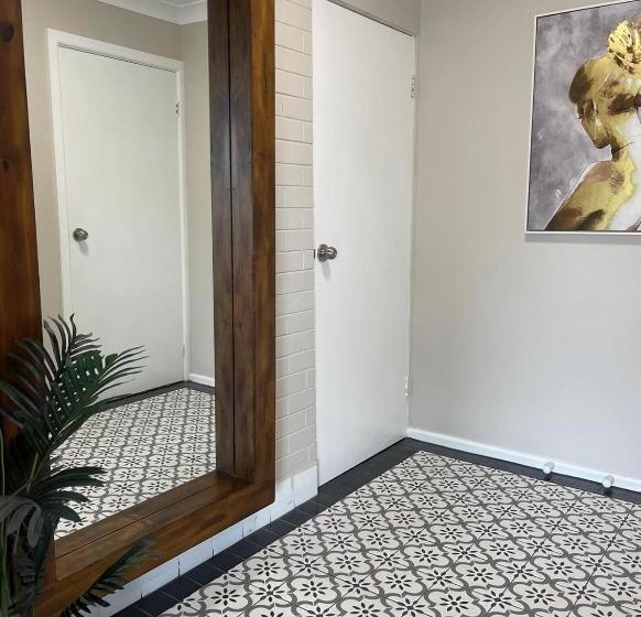 استودیوی استاندارد, Country Leisure Motor Inn