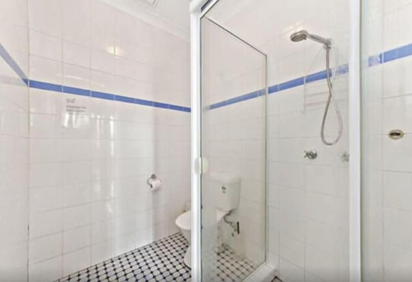 Номер Стандарт, Sinclairs City Hostel