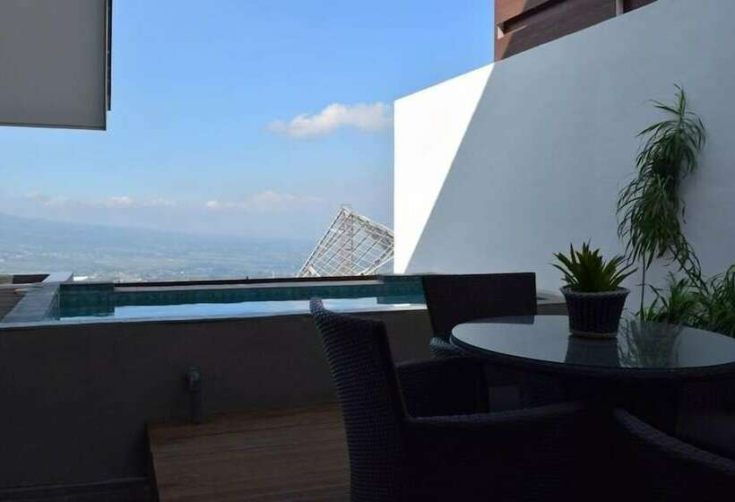 סוויטה אקזקיוטיב, Amartha Hills Hotel And Resort