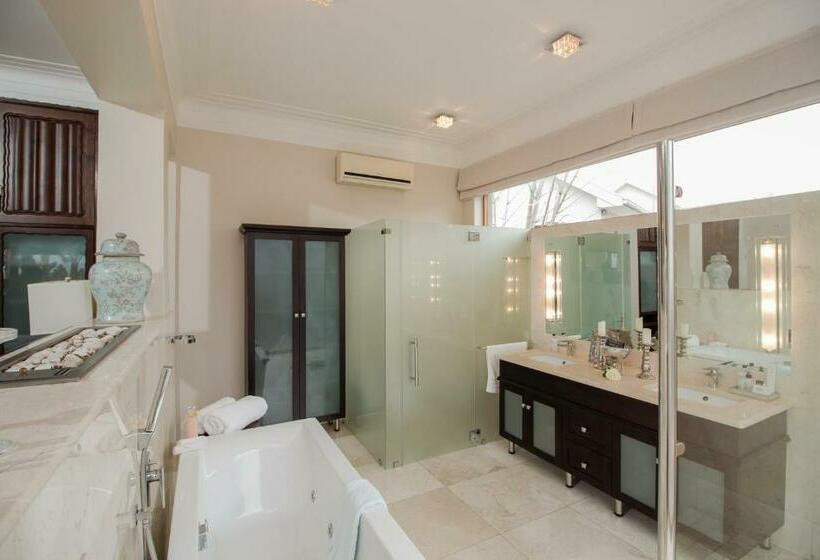 سوئیت پرزیدنت, Island Way Villa