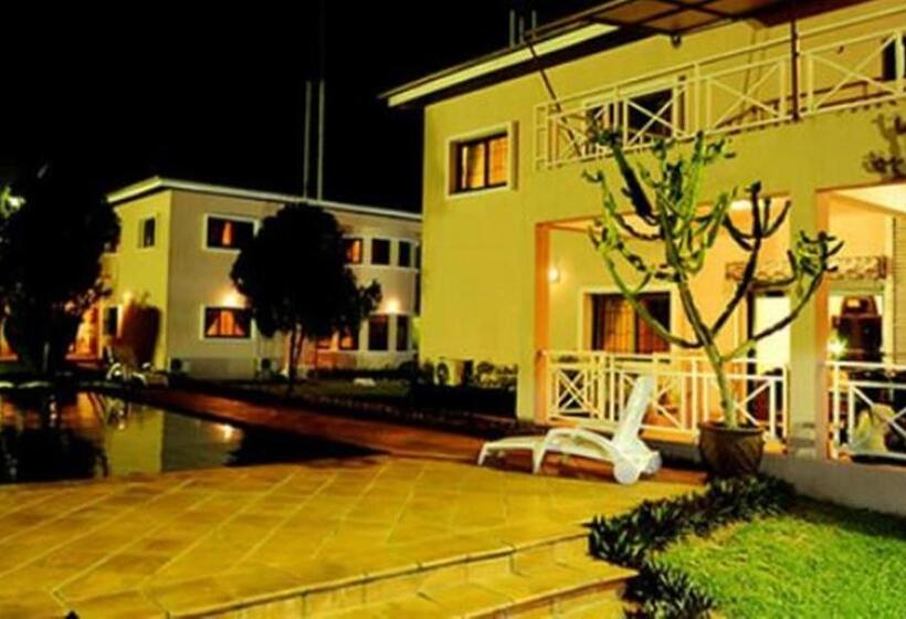 اتاق استاندارد با بالکن, The Guest House
