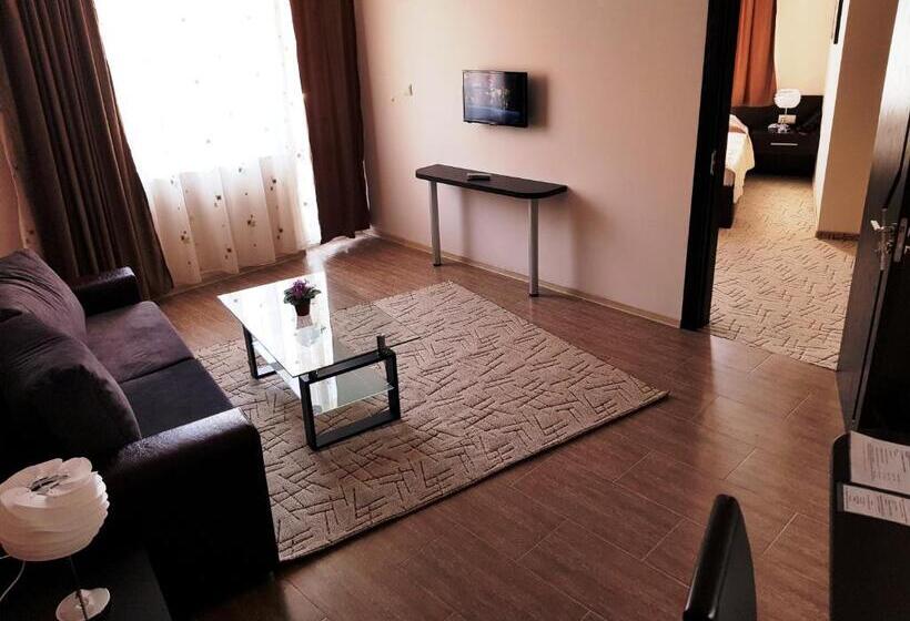 Апартаменты 1 Спальня с Террасой, Central Guest Rooms