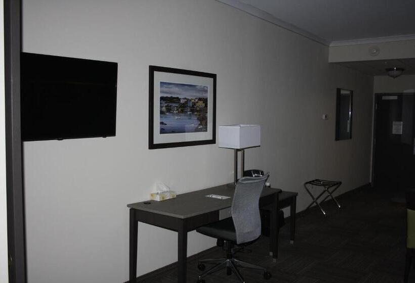 Люкс, Crossroads Inn & Suites