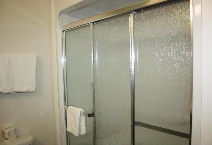 חדר סטנדרט שתי מיטות זוגיות, Crossroads Inn & Suites
