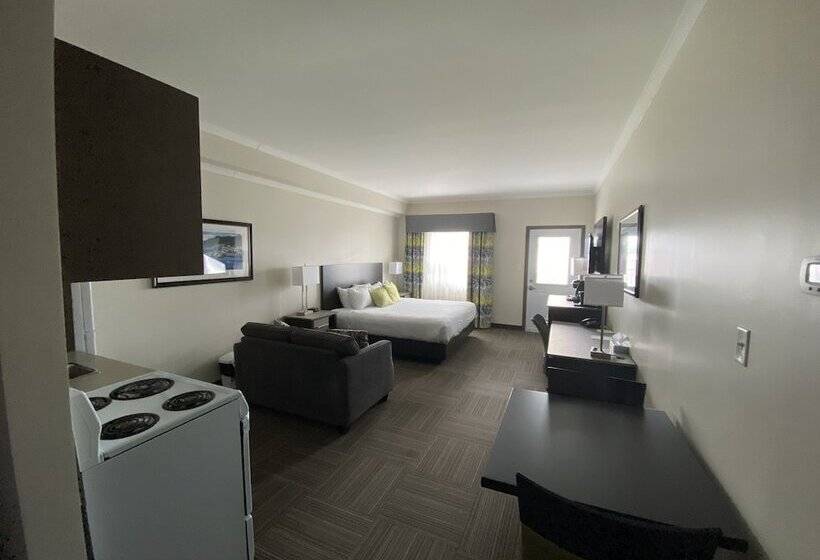 주니어 스위트, Crossroads Inn & Suites
