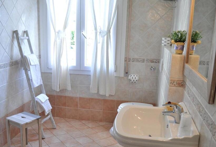 اتاق سوپریور سه تخته, Tirrena Bike & Country