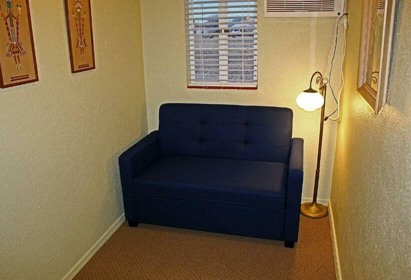 غرفة عائلية, Blue Swallow Motel