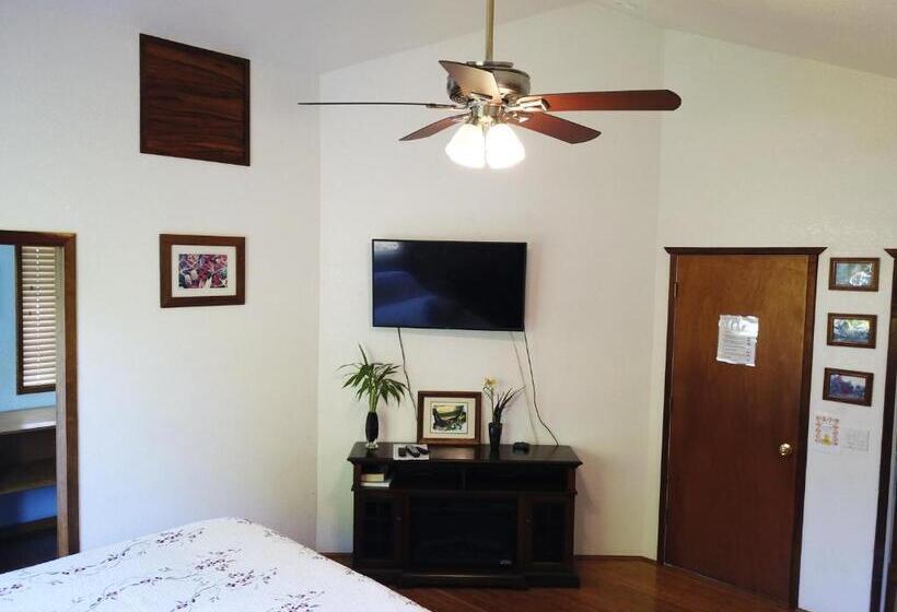 Люкс Deluxe Кровать Кинг, Hawaiian Ohana Home