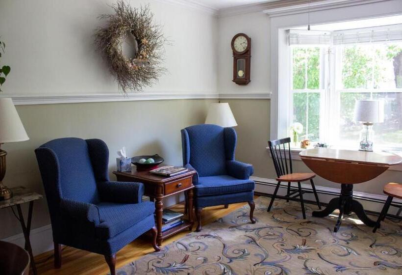 Люкс, Bourne Bed And Breakfast