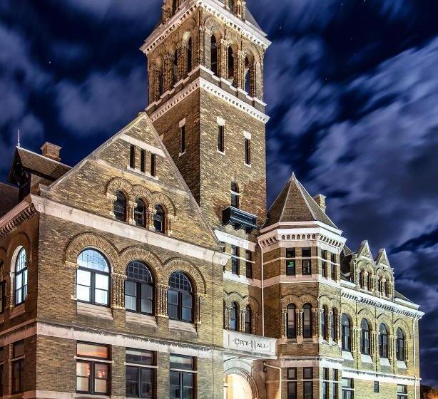 Трежместный Номер Economy, City Hall Grand