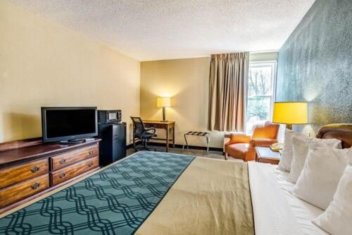 Номер Стандарт Адаптированный для Инвалидов, Econo Lodge Inn & Suites Radfordblacksburg Area