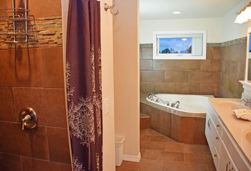 Люкс, Longliner Lodge And Suites