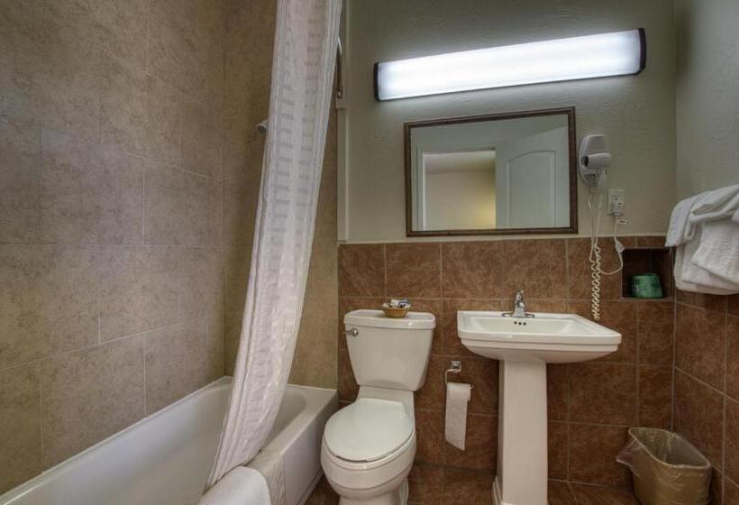 Трехместный Номер Стандарт с Видом, Western Motel