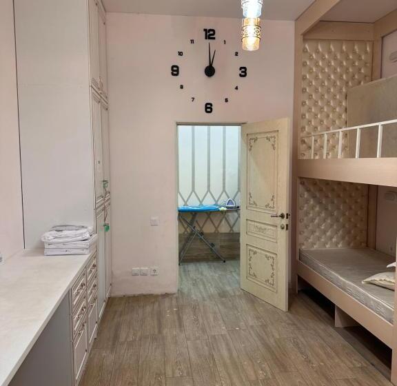 اتاق کلاسیک چهارنفره, хостел Dombyra