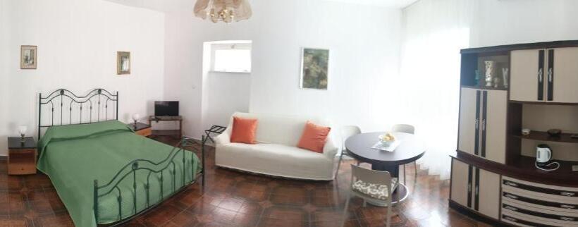 استودیو استاندارد با چشم‌انداز باغ, B&b Villa Machi