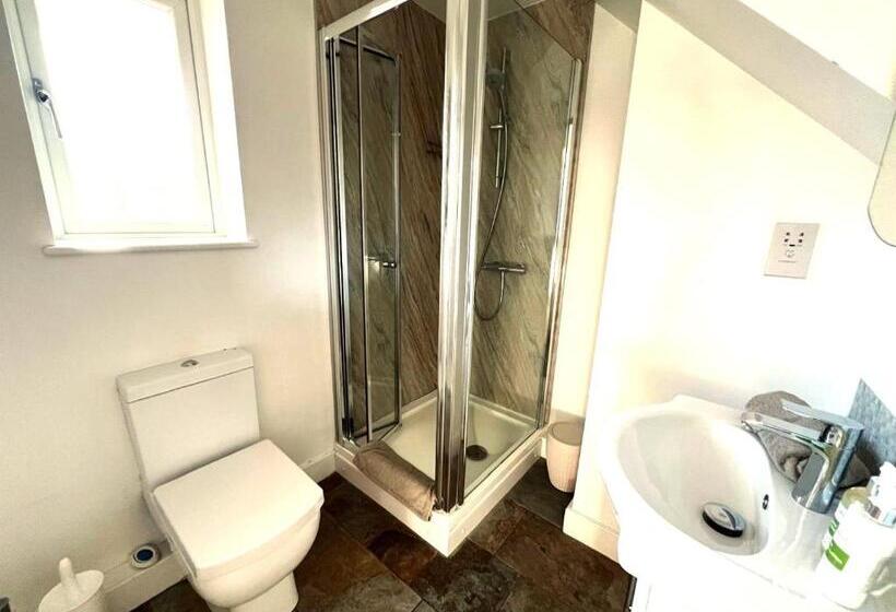 اتاق استاندارد, Oak Tree Rooms Ltd