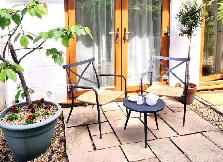 اتاق استاندارد با چشم‌انداز باغ, Oak Tree Rooms Ltd