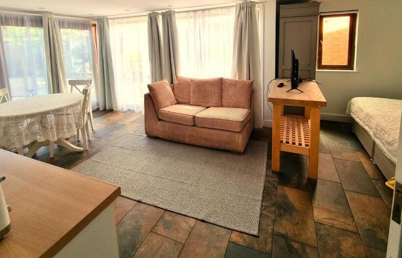 اتاق سوپریور با چشم‌انداز باغ, Oak Tree Rooms Ltd