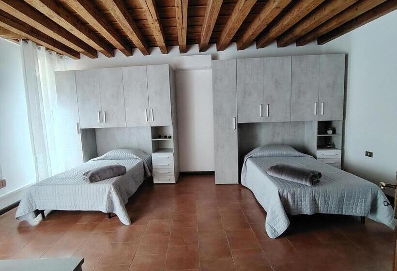 اتاق لوکس با چشم‌انداز شهر, Vicenza Room