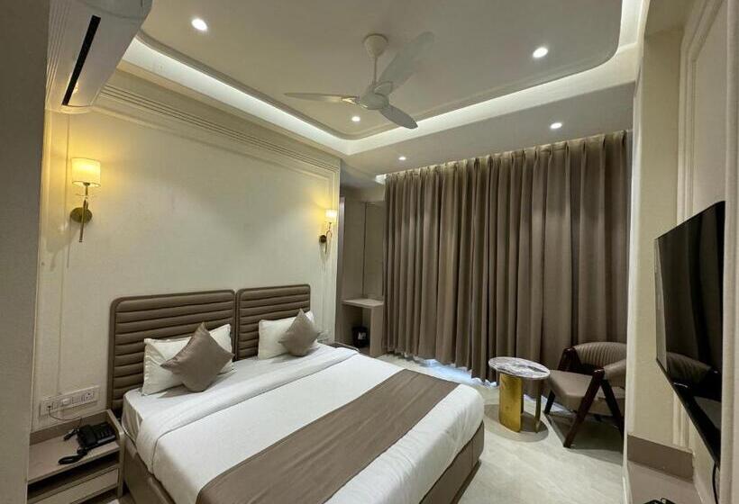 اتاق لوکس, Fortune Inn