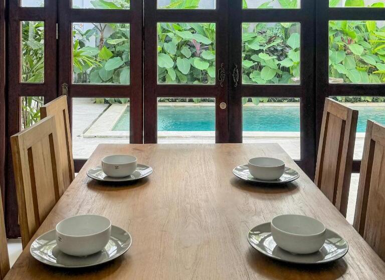 Номер Стандарт Вид на Бассейн, Villa Iva Canggu Bali