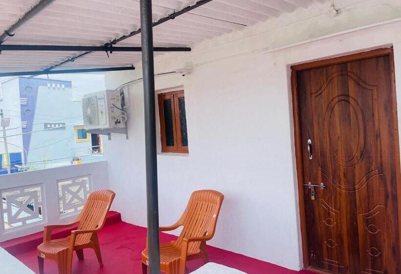 Номер Deluxe с Балконом, Yogi Home Stay