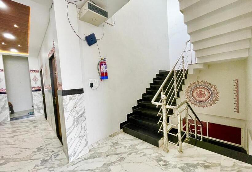 غرفة قياسية رباعية, Tirupati Inn ! Ujjain ! होटल तिरूपति इन తిరుపతి ఇన్ హోటల్ திருப்பதி இன் ஹோட்டல்fully Air Conditioned