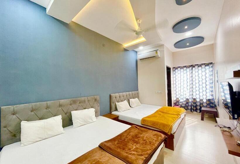 غرفة عائلية, Tirupati Inn ! Ujjain ! होटल तिरूपति इन తిరుపతి ఇన్ హోటల్ திருப்பதி இன் ஹோட்டல்fully Air Conditioned