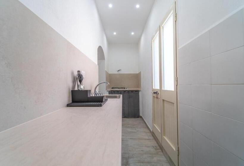 اتاق لوکس چهار تخته, Brorent Michela Coastl Rooms