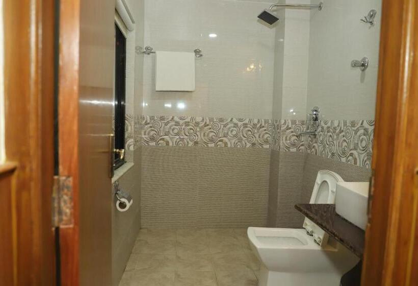 اتاق لوکس خانوادگی, Janajibika Pvt Ltd