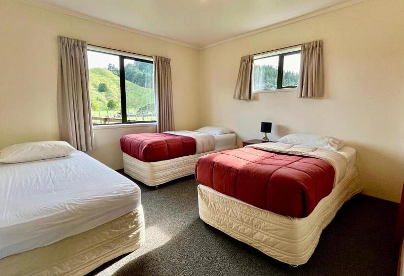 Дом 3 Спальни, White Star Station Farm Holiday Park