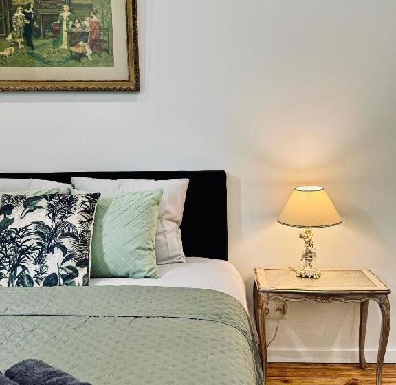 Номер Стандарт Трехместный, Art House Rooms