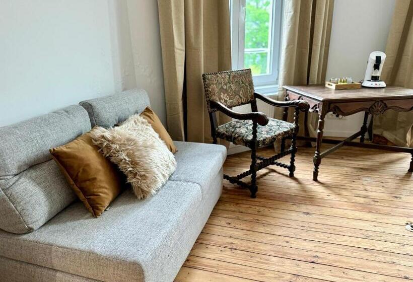 Трехместный Номер Классика, Art House Rooms