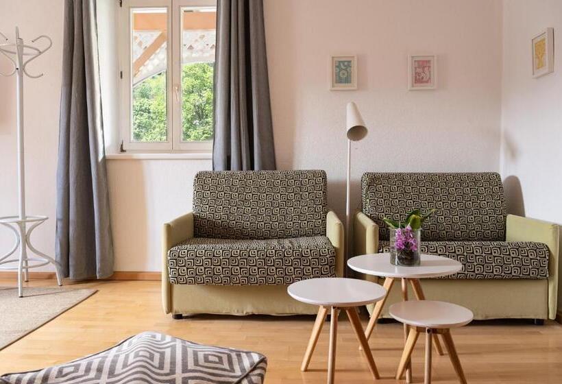 Apartamento 2 Dormitórios, Die Kabine   S14