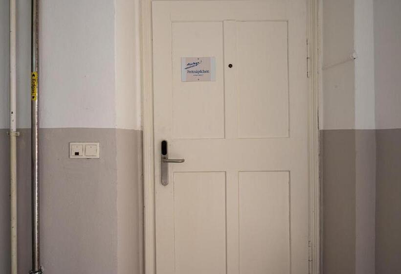 Apartamento 2 Dormitórios, Die Kabine   S14