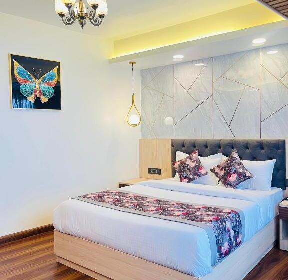 Quarto deluxe, Broadway Boutique Mall Road Darjeeling   A Luxury Collection   Best Seller