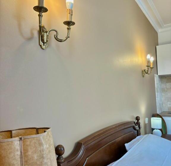 Номер Стандарт, Hôtel Albert 1er