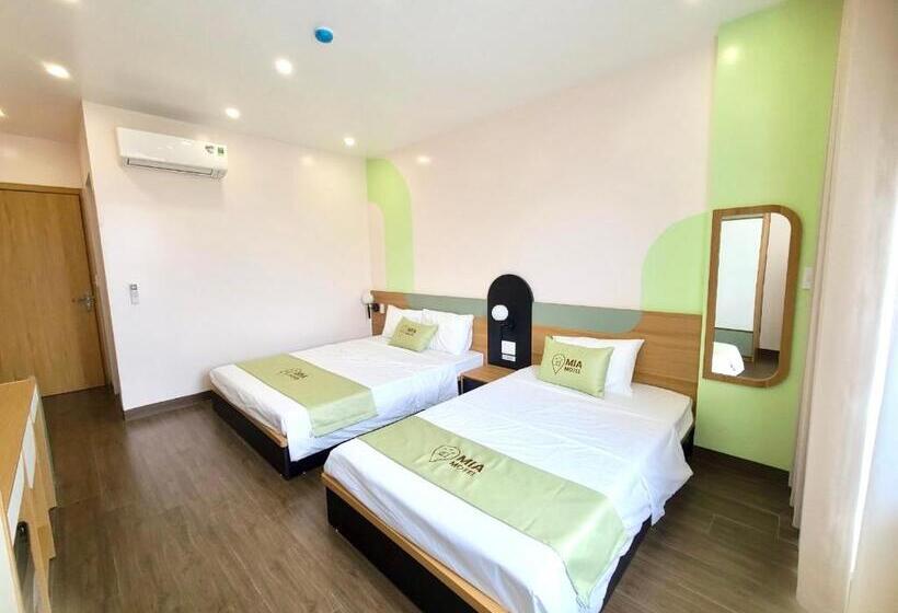 اتاق خانوادگی, Mia Motel