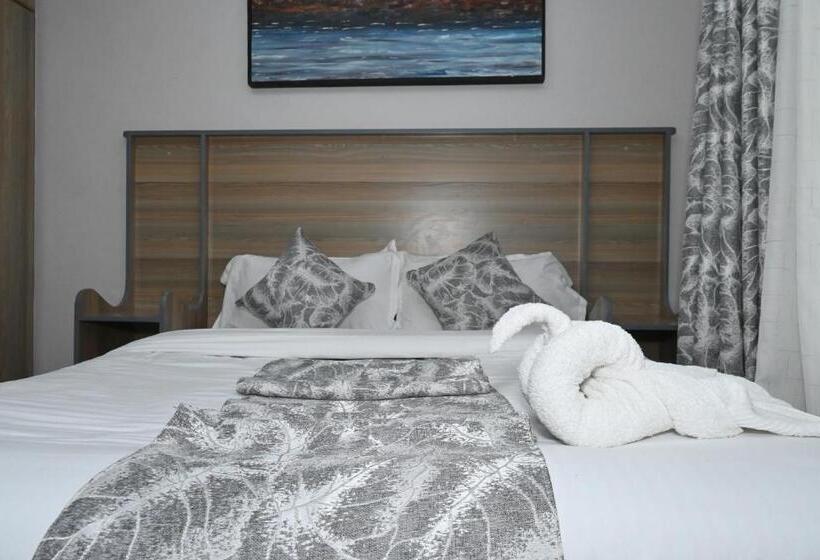 3 Bedroom Suite, Smartstay Mungai Heights