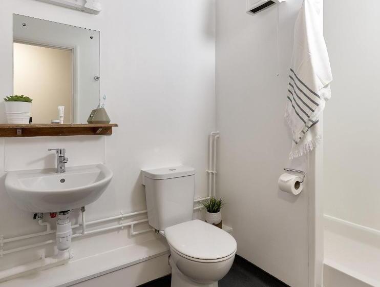 اتاق استاندارد یک نفره, For Students Only Trendy Non Ensuite Rooms At Northernhay House In Exeter