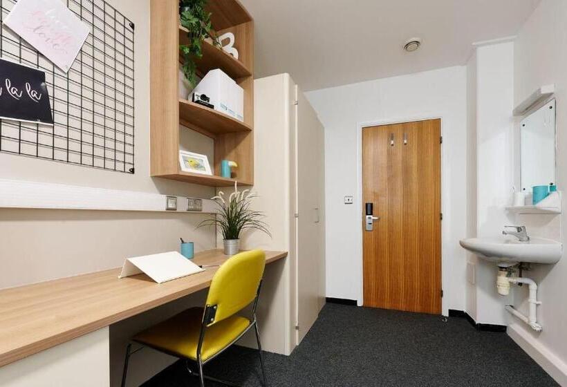 اتاق استاندارد, For Students Only Trendy Non Ensuite Rooms At Northernhay House In Exeter